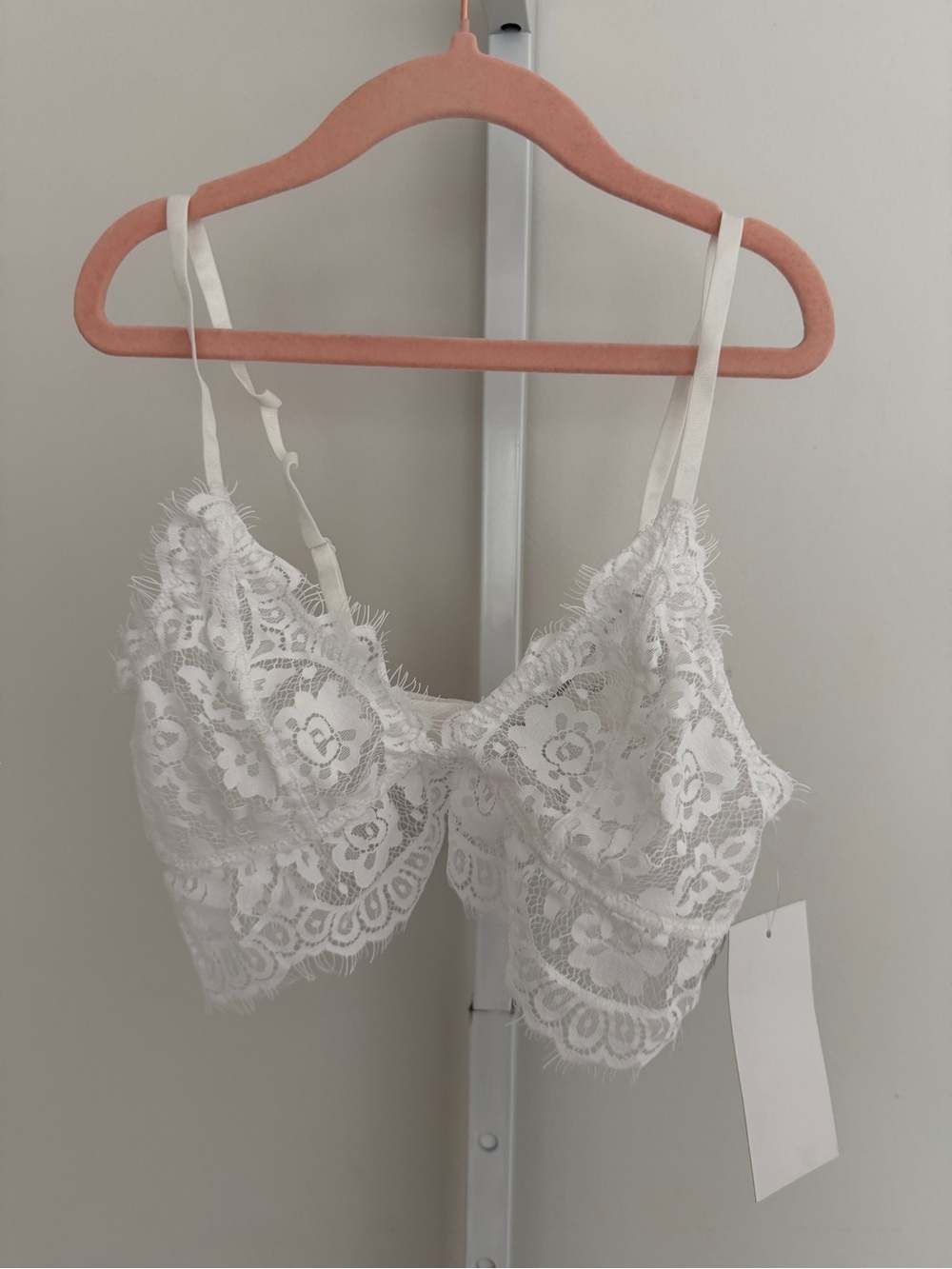 Na-kD Elegant White Lace Bralette with Delicate Floral Design